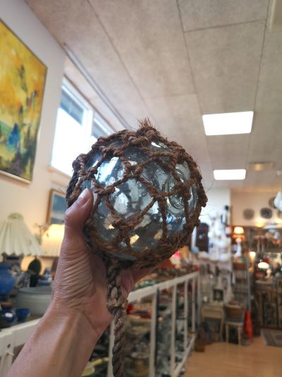 Stara boja rybacka ze szkła