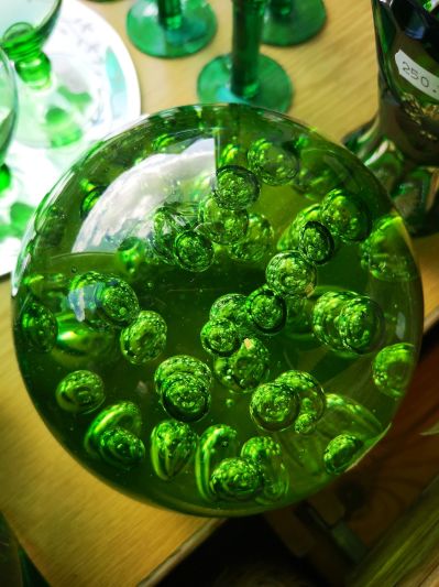 zielona szklana kula