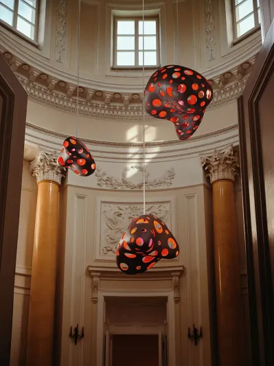 lampy Marka Bimera poddane twórczej interwencji Maurycego Gomulickiego