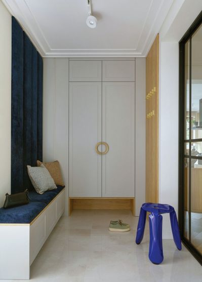 zabudowa wąskiego przedpokoju