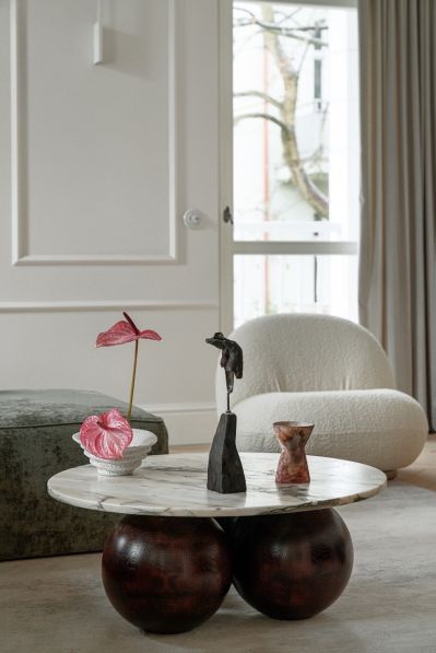 nowoczesny salon w stylowej kamienicy