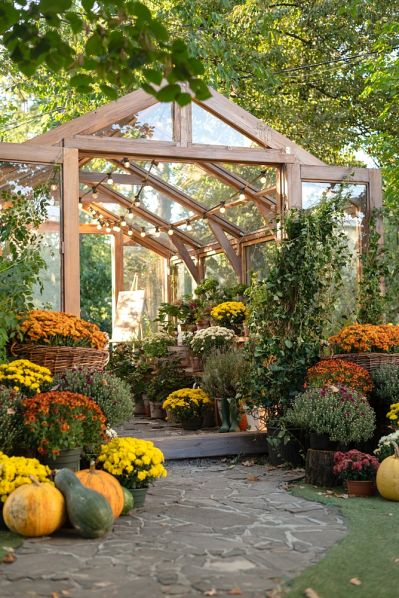 jesienne dekoracje przed dom i ozdoby przy wejściu