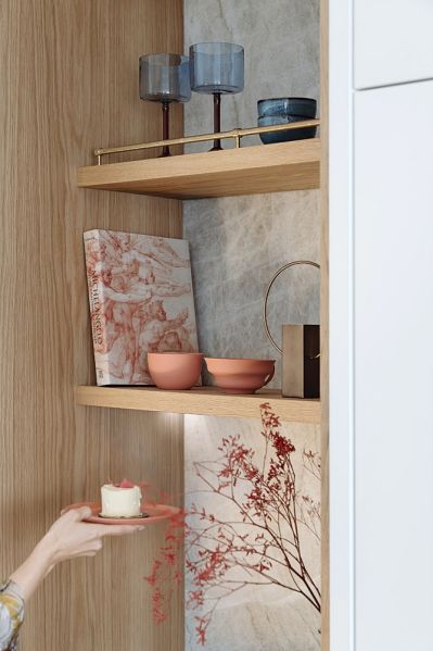 eleganckie mieszkanie z błękitnymi drzwiami