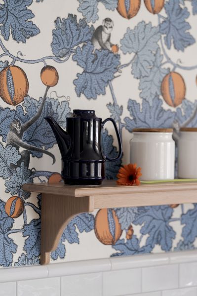 niebieska tapeta w kuchni