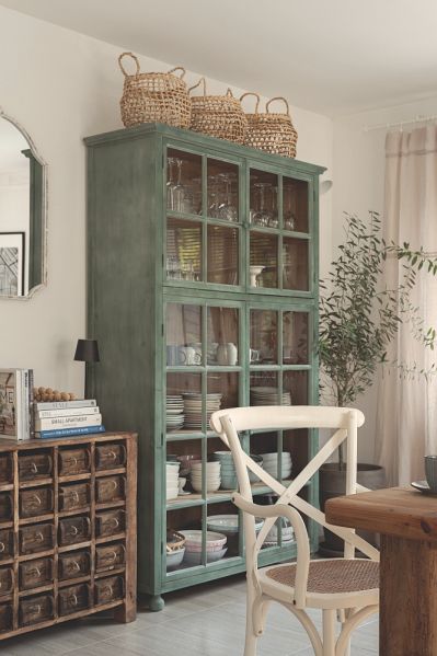 stare i nowe meble w domu architektki wnętrz Mai Różańskiej