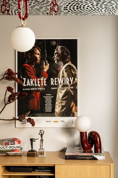 plakaty teatralne związane z karierą aktora Mateusza Banasiuka