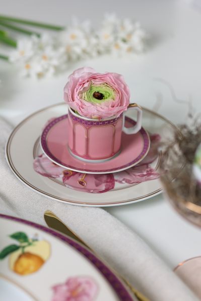 pastelowy stół na Wielkanoc