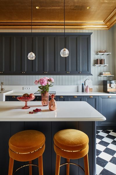 złoty sufit w kuchni