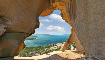 Sardynia i jej najpiękniejsze atrakcje – park narodowy, plaże i urocze miasteczka