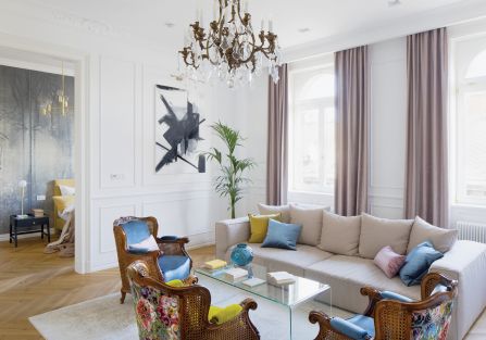 Jak gustownie zaaranżować zabytkowy apartament? Połączyć stylowe meble z nowoczesną sztuką. Zobacz naszą galerię inspiracji.