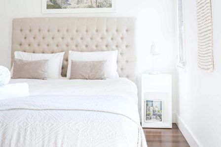 salon w kolorze cloud dancer