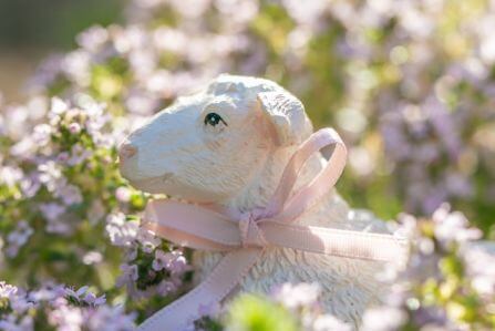 dekoracje wielkanocne przed domem