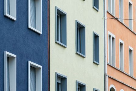 jak przygotować elewację do malowania, żeby uniknąć poprawek