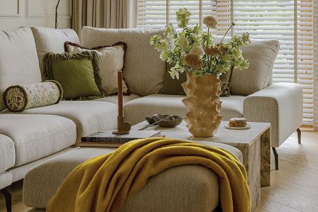 marmur sztukaterie i wysmakowane detale w mieszkaniu florystki