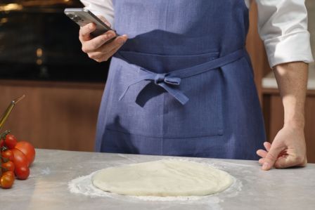 Włoska pizza na chrupiącym cieście w zaledwie 2,5 minuty. Poznaj piekarnik PizzaExpert od Electrolux