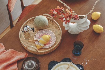 żółte i pomarańczowe akcenty w małym mieszkaniu