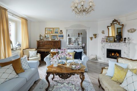 aranżacje salonu z kominkiem