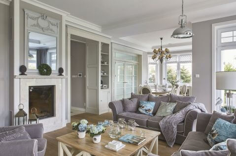 jak urządzić salon z kominkiem