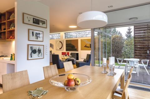 Modernistyczny dom kolekcjonera książek, sztuki i designu