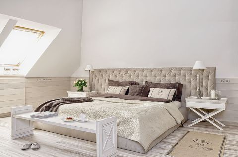 Napisy na meblach i ścianach wymyślili gospodarze, a namalowała Bożena Kocój.