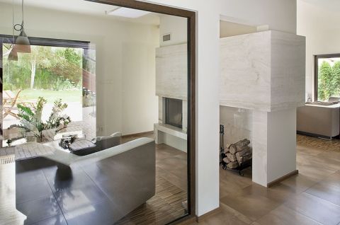 Przy salonie powstało coś w rodzaju foyer.