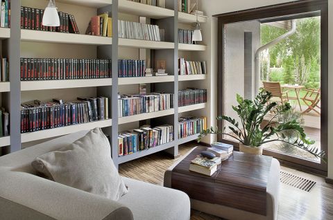 Ścianka - biblioteczka zaprojektowana przez Klementynę