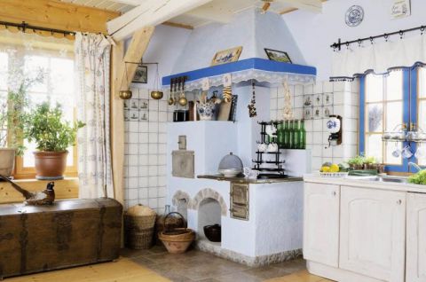 Ten piękny kuchenny piec wymurował pan Antek, ponad 80- letni zdun. Fachu uczył się od swojego ojca.