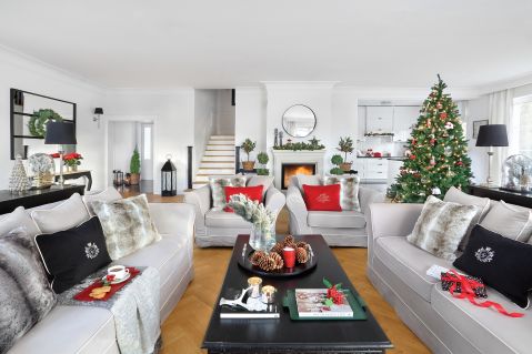 czerwono-srebrne dekoracje na Boże Narodzenie