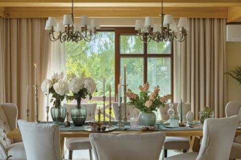 dekoracja stołu styl angielski z rustykalnym