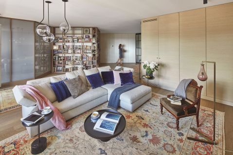 Dom w stylu fusion – warszawski apartament ze sztuką