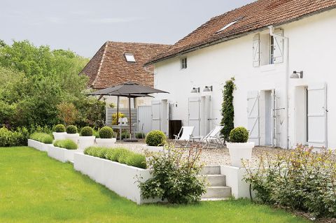 I pomyśleć, że to była mała brązowa stodoła z mnóstwem małych brązowych pokoi.