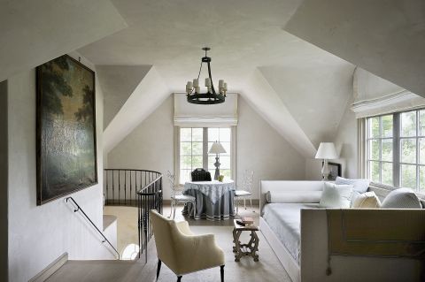 Kute żyrandole wiszą w całym domu. Styl prowansalski: europejska willa w Ameryce