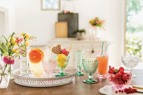 kolorowe szkło na letni stół