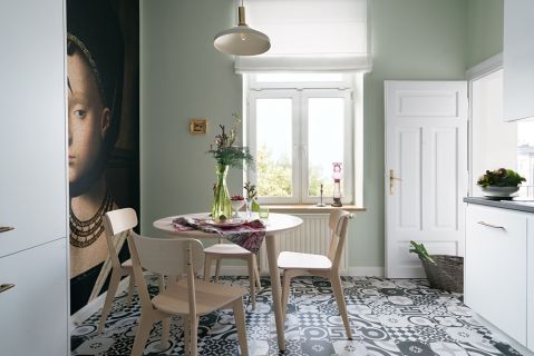 77-metrowe mieszkanie w kamienicy