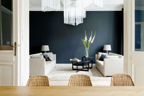 Właścicielka nie boi się kontrastów, mocnych cięć, potrafi skupiać uwagę na przedmiotach