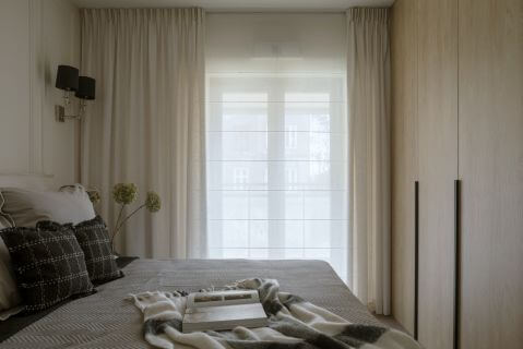 szaro beżowa sypialnia