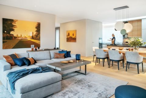 salon z otwartą kuchnią