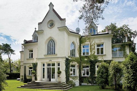 Architektura neogotycka. Neogotycka willa pod Warszawą