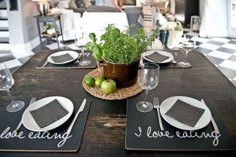 Czarno-biała szachownica i chłodne szarości stylu skandynawskiego - co wynika z takiego połączenia we wnętrzach?