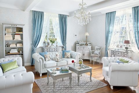 Do tego chesterfieldy ozdobione poduchami z Home Sweet Home.