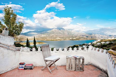 Dom odnowiony tradycyjnymi metodami przy użyciu kamieni, zaprawy i wapna.