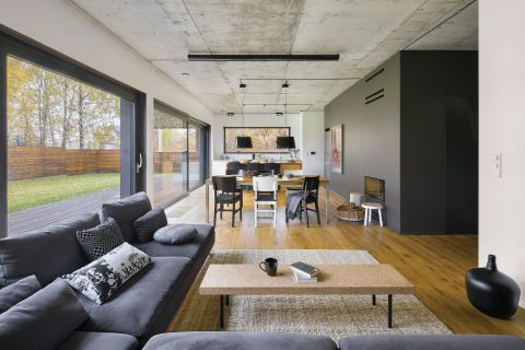 Architekci pokazują, jakie efekty można osiągnąć poprzez umiejętne kadrowanie widoków za oknem przy pomocy... framug!