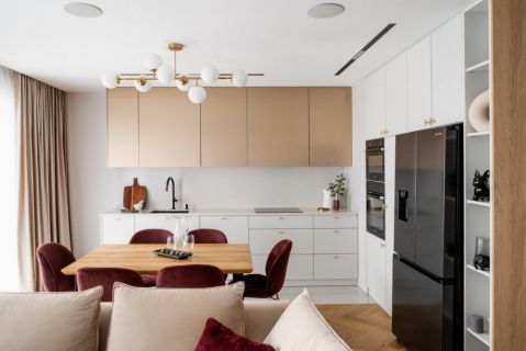 duże mieszkanie w bloku kuchnia otwarta na salon