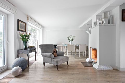 Dziełem Krystyny Kaszuby-Wacławek jest też stolik z ceraiki dymionej w piecu drzewnym.