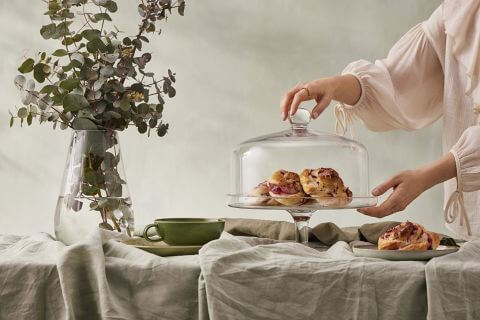 szklana patera z kloszem