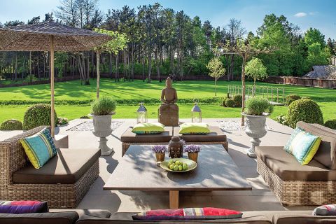 Jak urządzić dom w eleganckim stylu francuskim i połączyć go z orientalnymi dodatkami? Zobaczcie dom Oli, która pomysły na