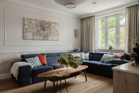 pokój dzienny w domu inspirowanym modernizmem