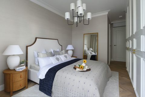 elegancka sypialnia w odcieniach szarości