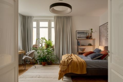 sypialnia w gdyńskiej modernistycznej kamienicy