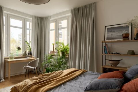 domowe biuro w sypialni